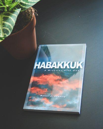 image of the paperback habakkuk by Walt Chantry
